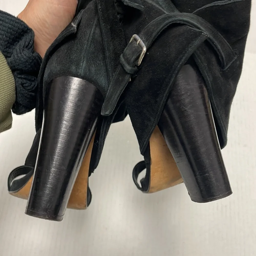 Opening Ceromony foldover cuff sandal